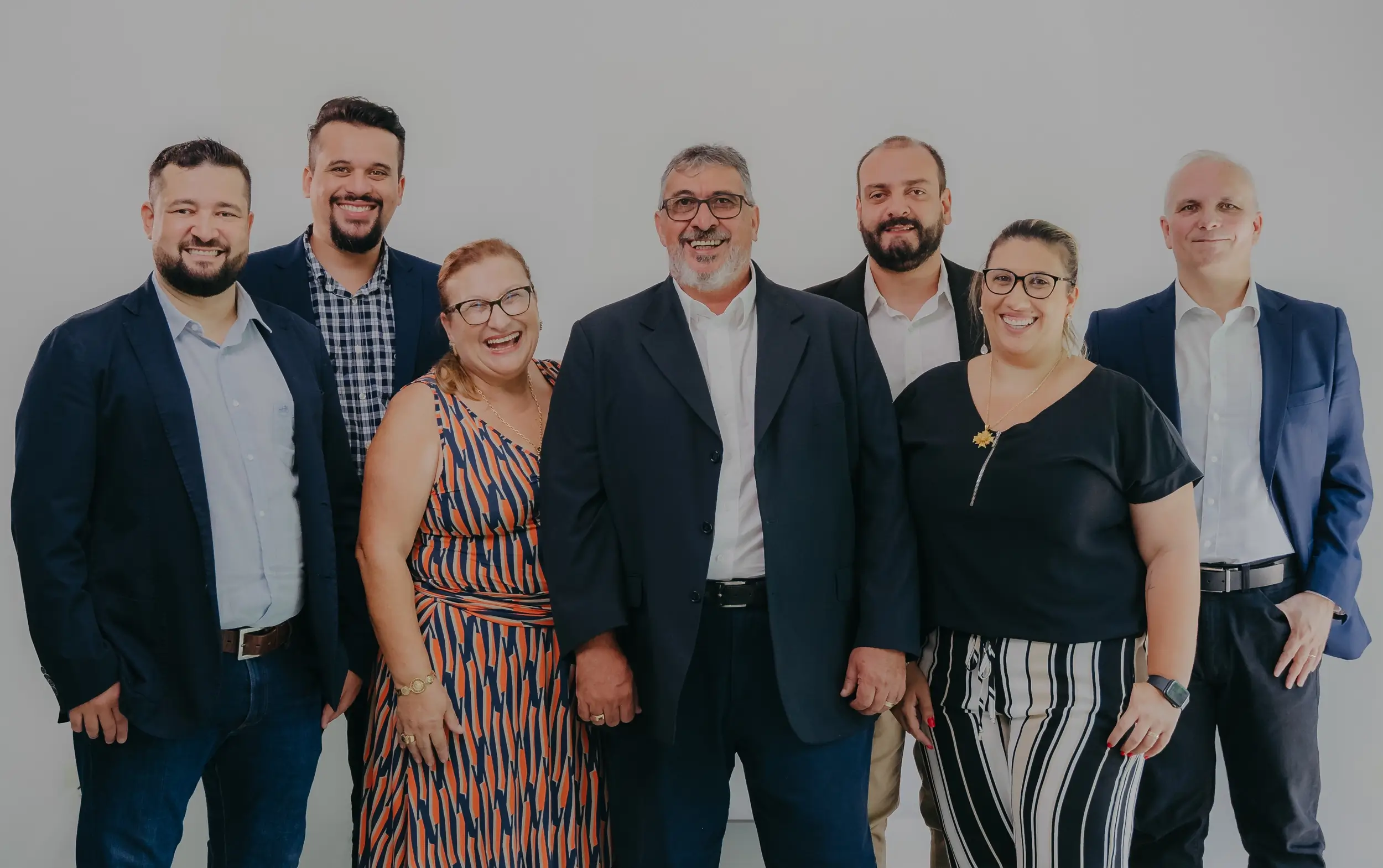 Da esquerda para direita, Jafé Ferreira, CEO na Exbiz. Marcio Montagnani, Diretor de Portfólio na Biz Group. Vanda Montagnani, co-fundadora da Exbiz. Omar Montagnani, Presidente e Fundador da Exbiz. Beto Hortega, Head de Infra & Network na Exbiz. Débora Montagnani, CFO na Exbiz. Eduardo Rocco, Major Account Executive na Exbiz